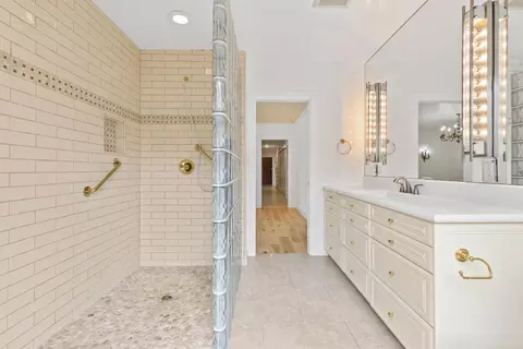Bath - 7012 Del Rio Dr, Modesto, CA 95356 photo 4 of 4