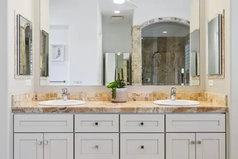 Bath - 1480 Ridgeview Cir, Auburn, CA 95603 photo 4 of 6