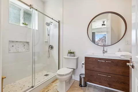 Bath - 1480 Ridgeview Cir, Auburn, CA 95603 photo 6 of 6