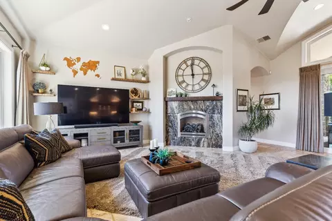 Living - 1480 Ridgeview Cir, Auburn, CA 95603 photo 3 of 4