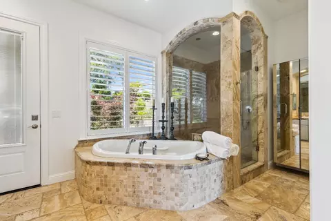 Bath - 1480 Ridgeview Cir, Auburn, CA 95603 photo 5 of 6