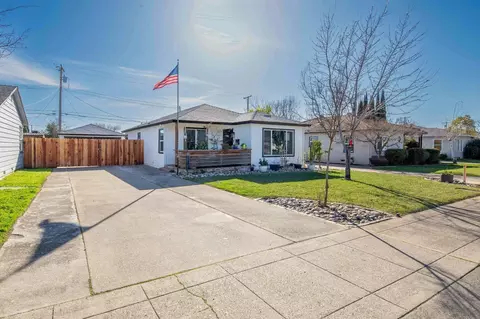 600 Tamarack Dr, Lodi, CA 95240 photo 2