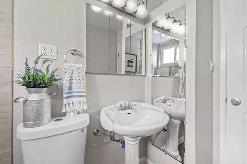 Bath - 6616 Landis Ave, Carmichael, CA 95608 photo 2 of 2