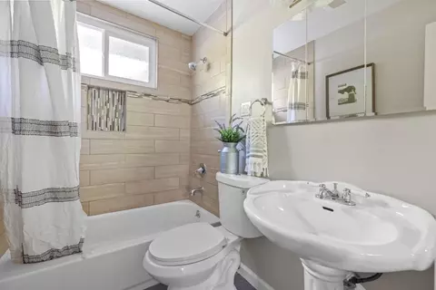 Bath - 6616 Landis Ave, Carmichael, CA 95608 photo 1 of 2