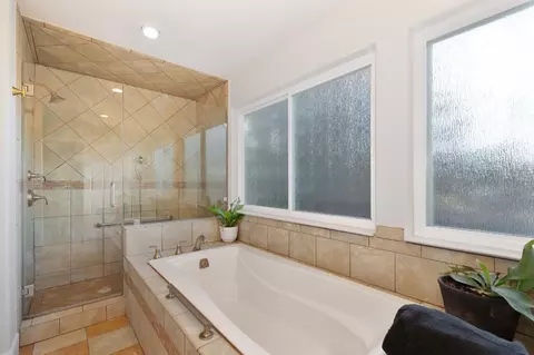 Bath - 3318 Deodar St, Carmichael, CA 95608 photo 1 of 4