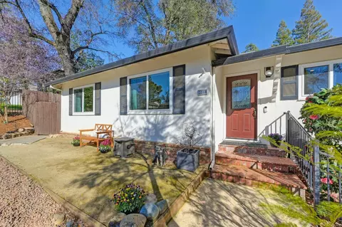 Exterior - 3318 Deodar St, Carmichael, CA 95608 photo 2 of 14