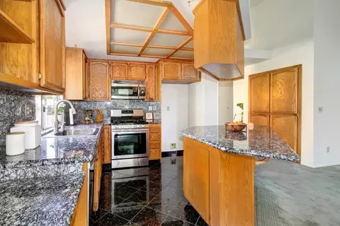 Kitchen - 8271 Dalkeith Way, Antelope, CA 95843 photo 2 of 7