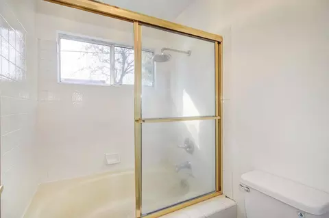 Bath - 8271 Dalkeith Way, Antelope, CA 95843 photo 3 of 4