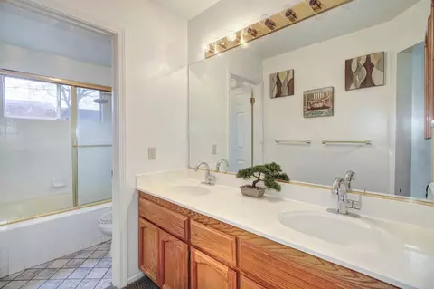 Bath - 8271 Dalkeith Way, Antelope, CA 95843 photo 1 of 4