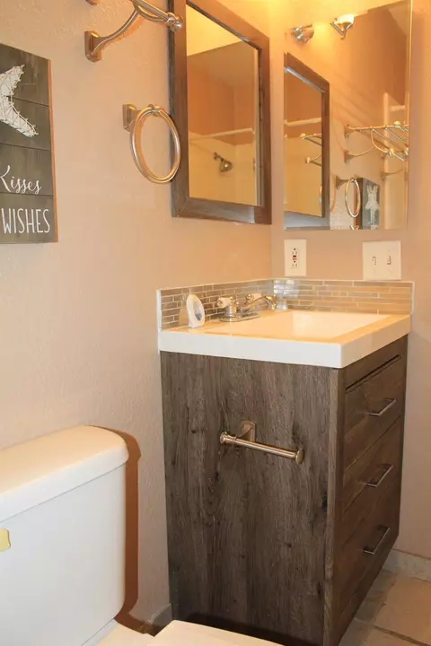 Bath - 3104 Golden Eagle Ln, Modesto, CA 95356 photo 2 of 7