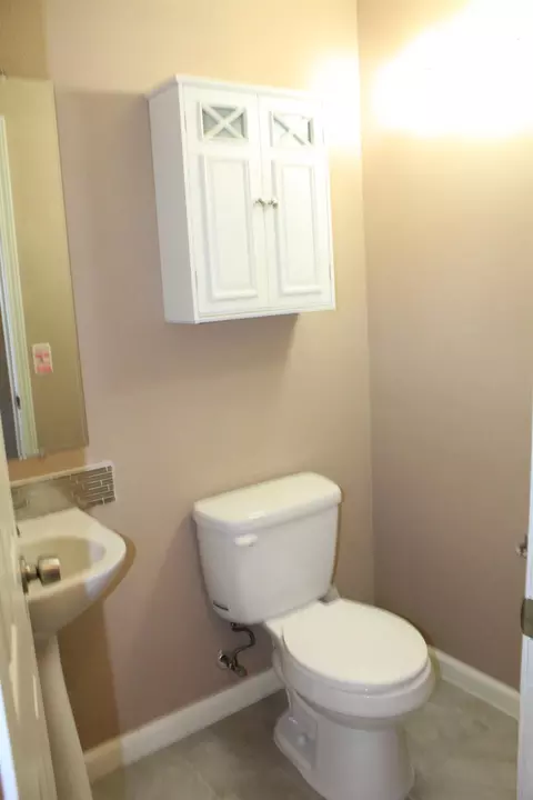 Bath - 3104 Golden Eagle Ln, Modesto, CA 95356 photo 3 of 7