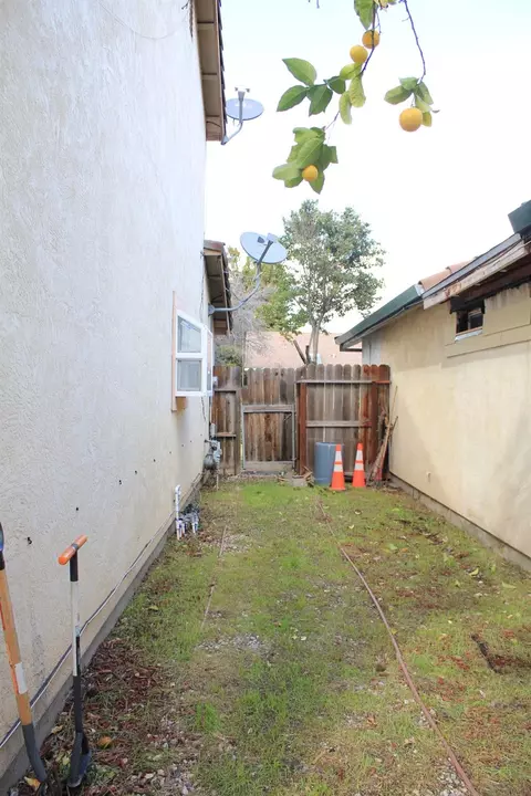 Exterior - 3104 Golden Eagle Ln, Modesto, CA 95356 photo 4 of 7