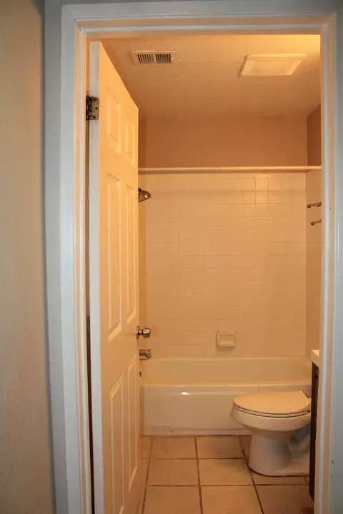 Bath - 3104 Golden Eagle Ln, Modesto, CA 95356 photo 1 of 7