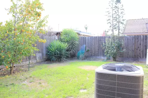 Exterior - 3104 Golden Eagle Ln, Modesto, CA 95356 photo 6 of 7