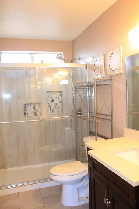 Bath - 3104 Golden Eagle Ln, Modesto, CA 95356 photo 4 of 7