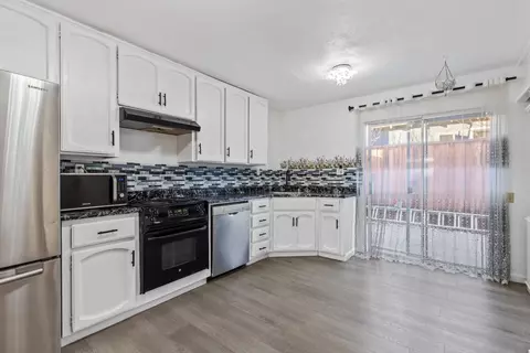 Kitchen - 2101 Sharon Way, Modesto, CA 95350 photo 2 of 2