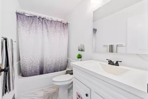 Bath - 2101 Sharon Way, Modesto, CA 95350 photo 2 of 2