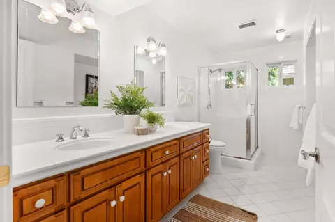 Bath - 1825 Glenn Pl, Davis, CA 95616 photo 6 of 11