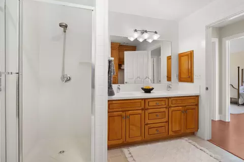 Bath - 1825 Glenn Pl, Davis, CA 95616 photo 10 of 11