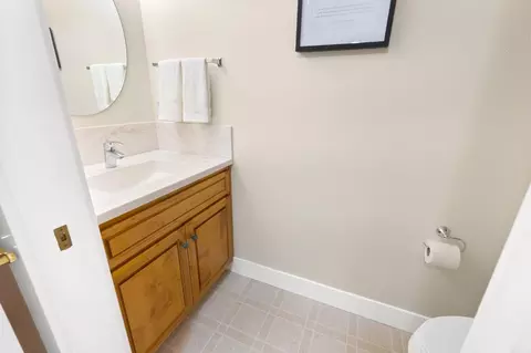 Bath - 1825 Glenn Pl, Davis, CA 95616 photo 1 of 11