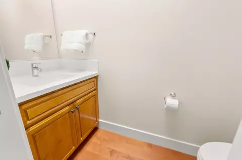 Bath - 1825 Glenn Pl, Davis, CA 95616 photo 8 of 11
