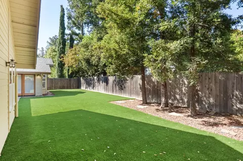 Exterior - 1825 Glenn Pl, Davis, CA 95616 photo 4 of 5