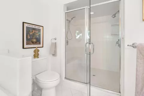 Bath - 1825 Glenn Pl, Davis, CA 95616 photo 5 of 11