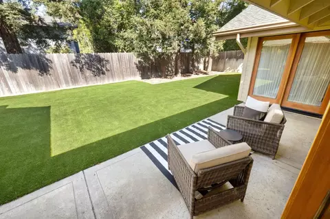 Exterior - 1825 Glenn Pl, Davis, CA 95616 photo 3 of 5