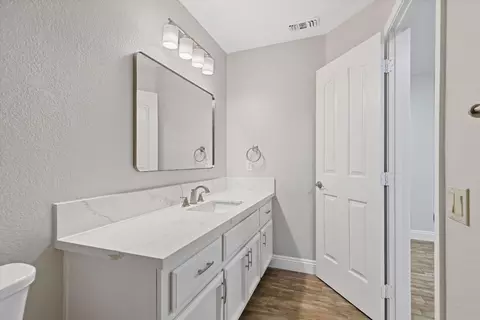 Bath - 8156 Chimango Ct, Antelope, CA 95843 photo 3 of 6