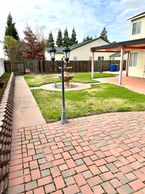 Exterior - 3808 Chedworth Ln, Modesto, CA 95355 photo 5 of 10