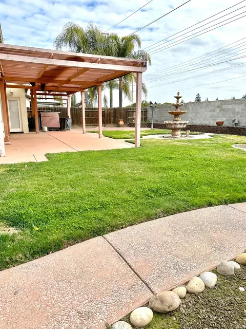 Exterior - 3808 Chedworth Ln, Modesto, CA 95355 photo 8 of 10