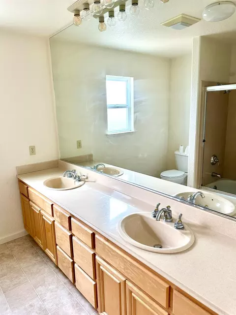 Bath - 3808 Chedworth Ln, Modesto, CA 95355 photo 4 of 4