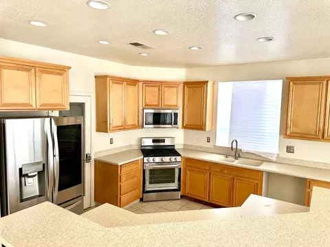 Kitchen - 3808 Chedworth Ln, Modesto, CA 95355 photo 2 of 5