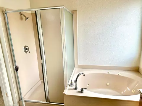 Bath - 3808 Chedworth Ln, Modesto, CA 95355 photo 3 of 4