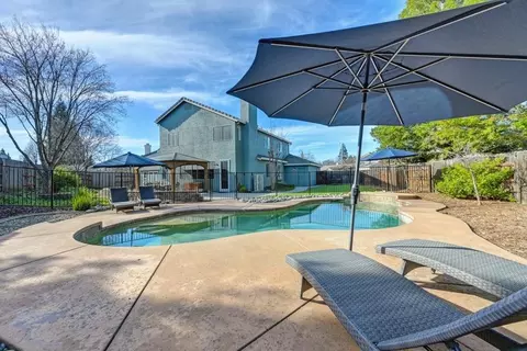 216 Hollow Oaks Ct, Roseville, CA 95678