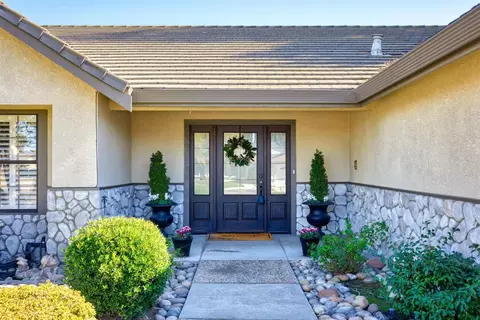 Entry Way - 790 Manley Rd, Ripon, CA 95366 photo 1 of 4