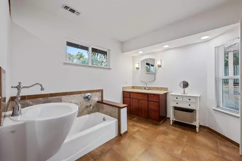Bath - 4024 Marlow Ct, Carmichael, CA 95608 photo 5 of 5