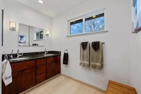 Bath - 4024 Marlow Ct, Carmichael, CA 95608 photo 3 of 5