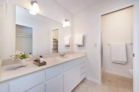 Bath - 6105 Via Casitas, Carmichael, CA 95608 photo 2 of 3