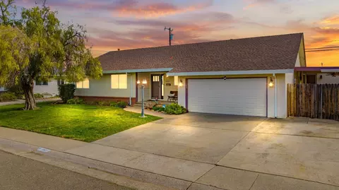 9521 Sara St, Elk Grove, CA 95624