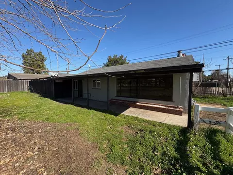 Exterior - 2212 Whitcomb Way, Modesto, CA 95350 photo 2 of 3