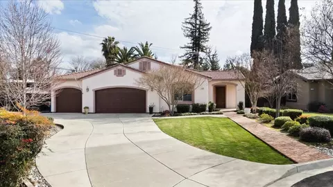 1220 Marilyn St, Modesto, CA 95350 photo 2