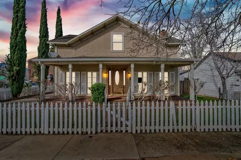 17 E Jackson St, Ione, CA 95640