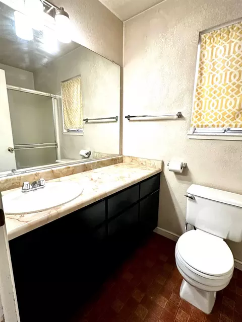 Bath - 1708 Brett Ln, Modesto, CA 95358 photo 4 of 5