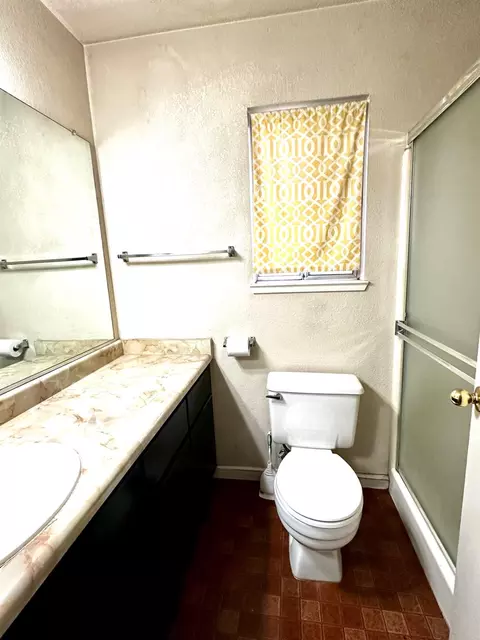 Bath - 1708 Brett Ln, Modesto, CA 95358 photo 3 of 5