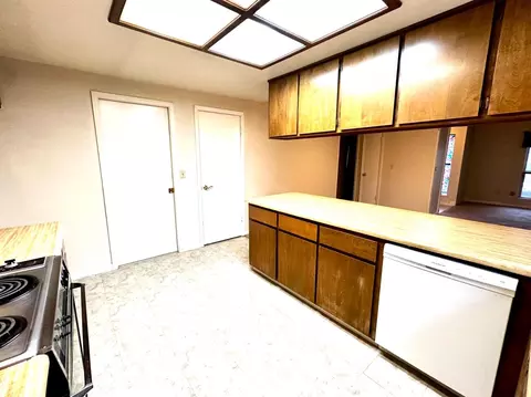 Kitchen - 1708 Brett Ln, Modesto, CA 95358 photo 10 of 11