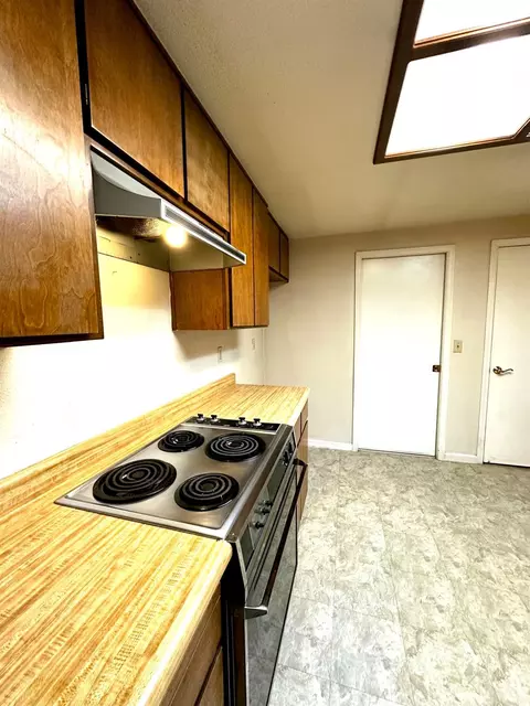 Kitchen - 1708 Brett Ln, Modesto, CA 95358 photo 7 of 11