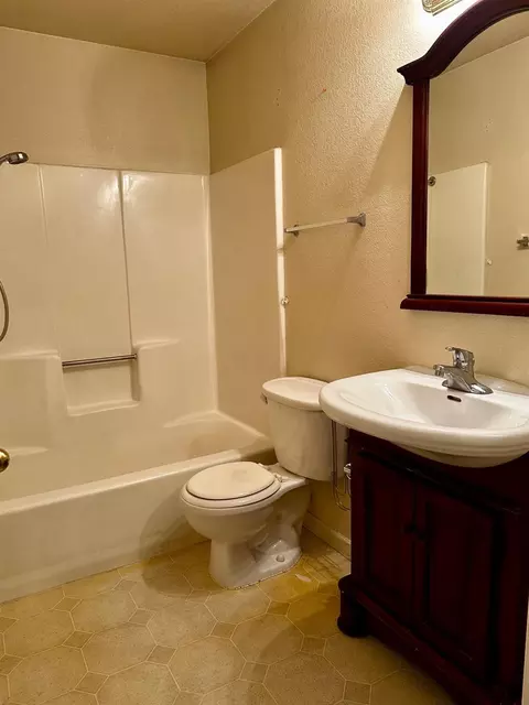Bath - 1708 Brett Ln, Modesto, CA 95358 photo 2 of 5