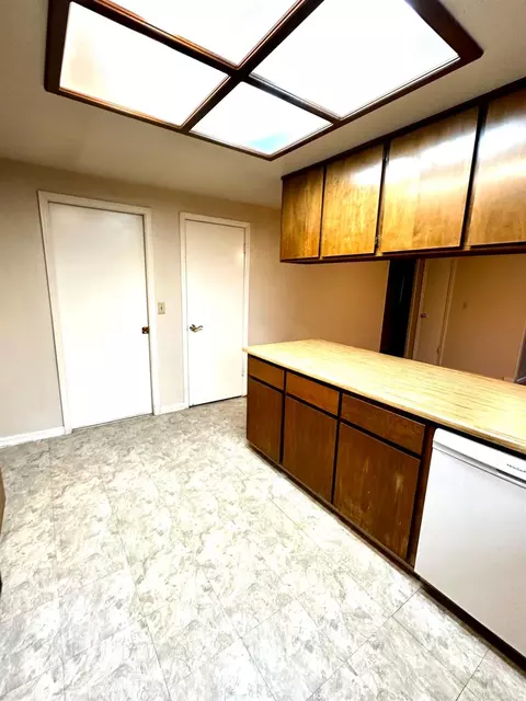 Kitchen - 1708 Brett Ln, Modesto, CA 95358 photo 6 of 11