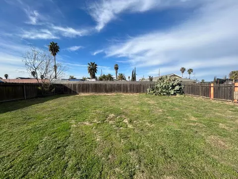 Exterior - 8605 Smith St, Patterson, CA 95363 photo 3 of 5